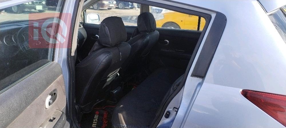 نيسان فيرسا